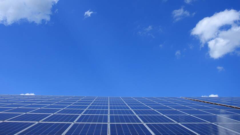 Vantaggi dell'Energia Rinnovabile per Aziende e Famiglie