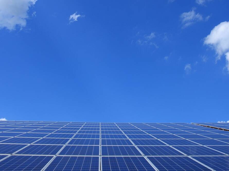 Vantaggi dell'Energia Rinnovabile per Aziende e Famiglie